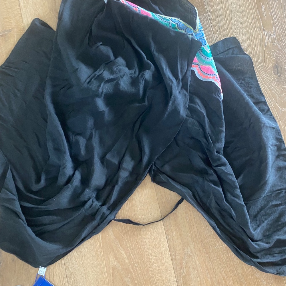 Beach coverup - Picture 4 of 7